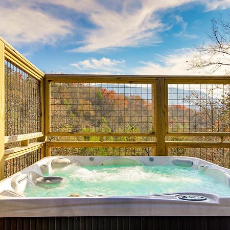Gatlinburg Cabin With Game Room, Hot Tub And Mtn Views Екстер'єр фото