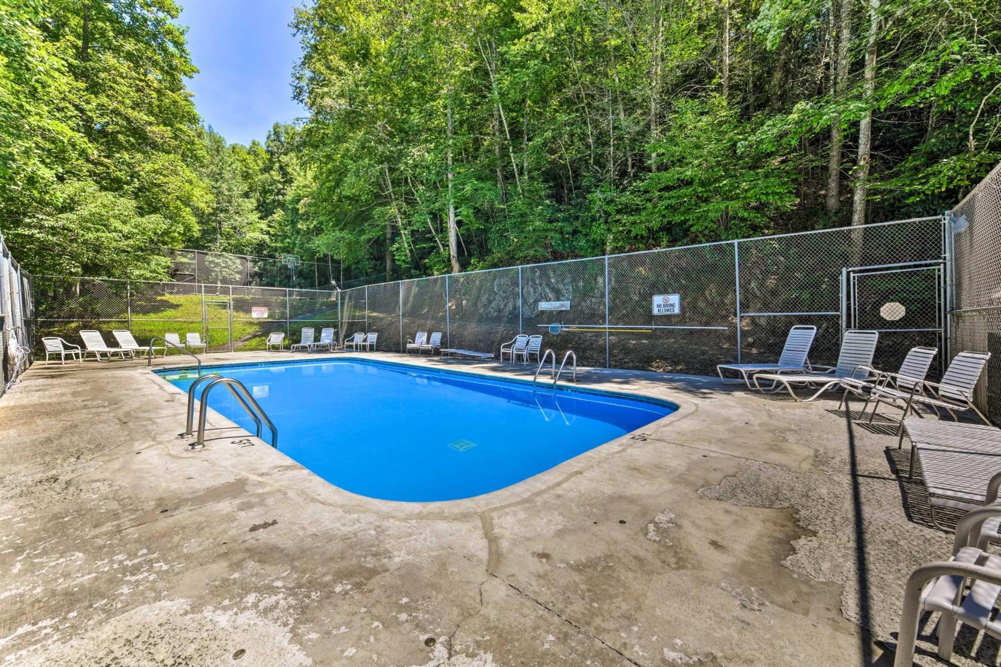 Gatlinburg Cabin With Game Room, Hot Tub And Mtn Views Екстер'єр фото