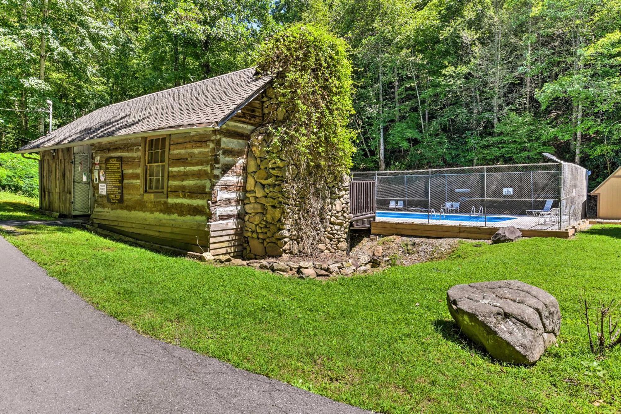 Gatlinburg Cabin With Game Room, Hot Tub And Mtn Views Екстер'єр фото