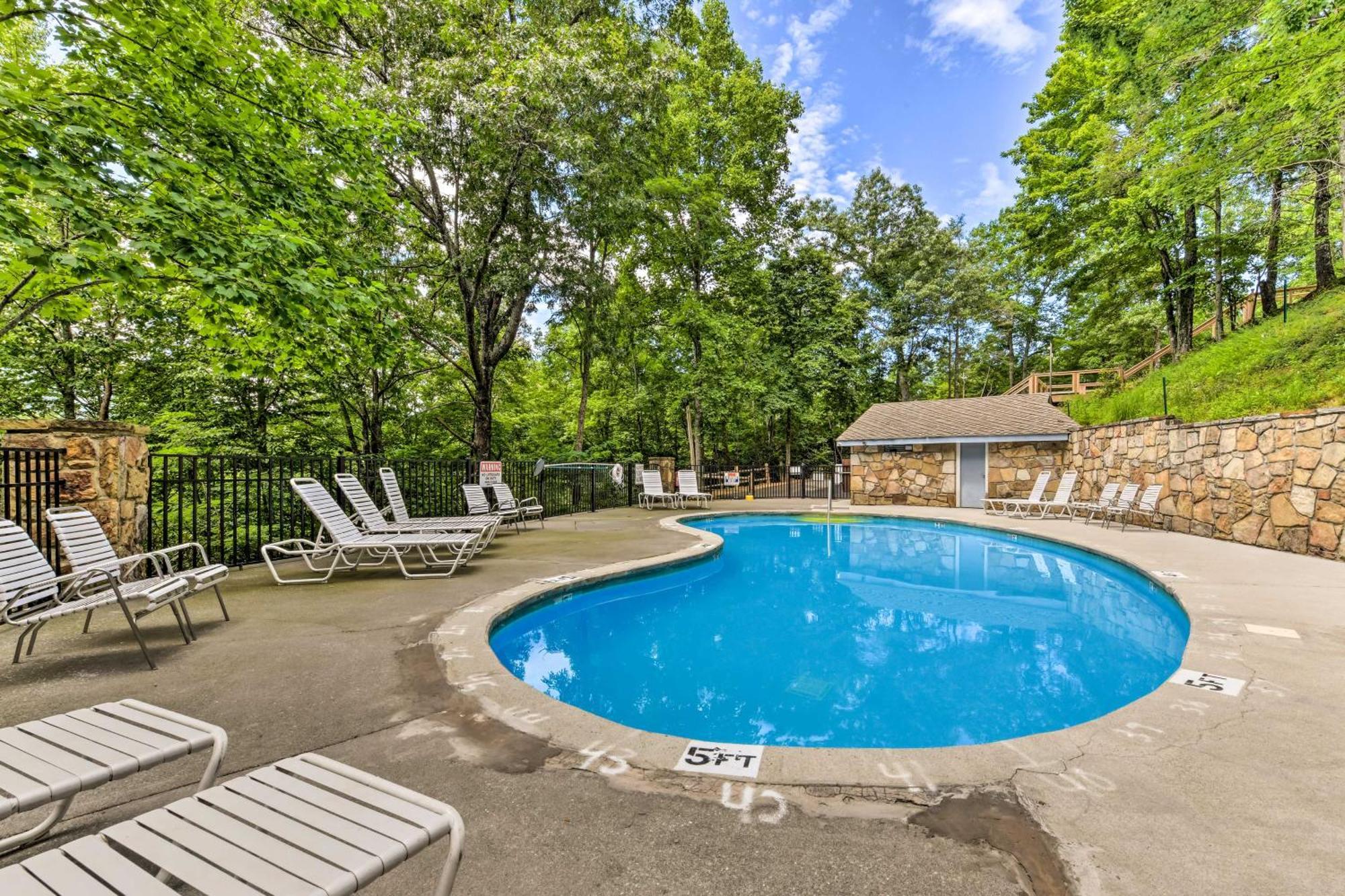 Gatlinburg Cabin With Game Room, Hot Tub And Mtn Views Екстер'єр фото