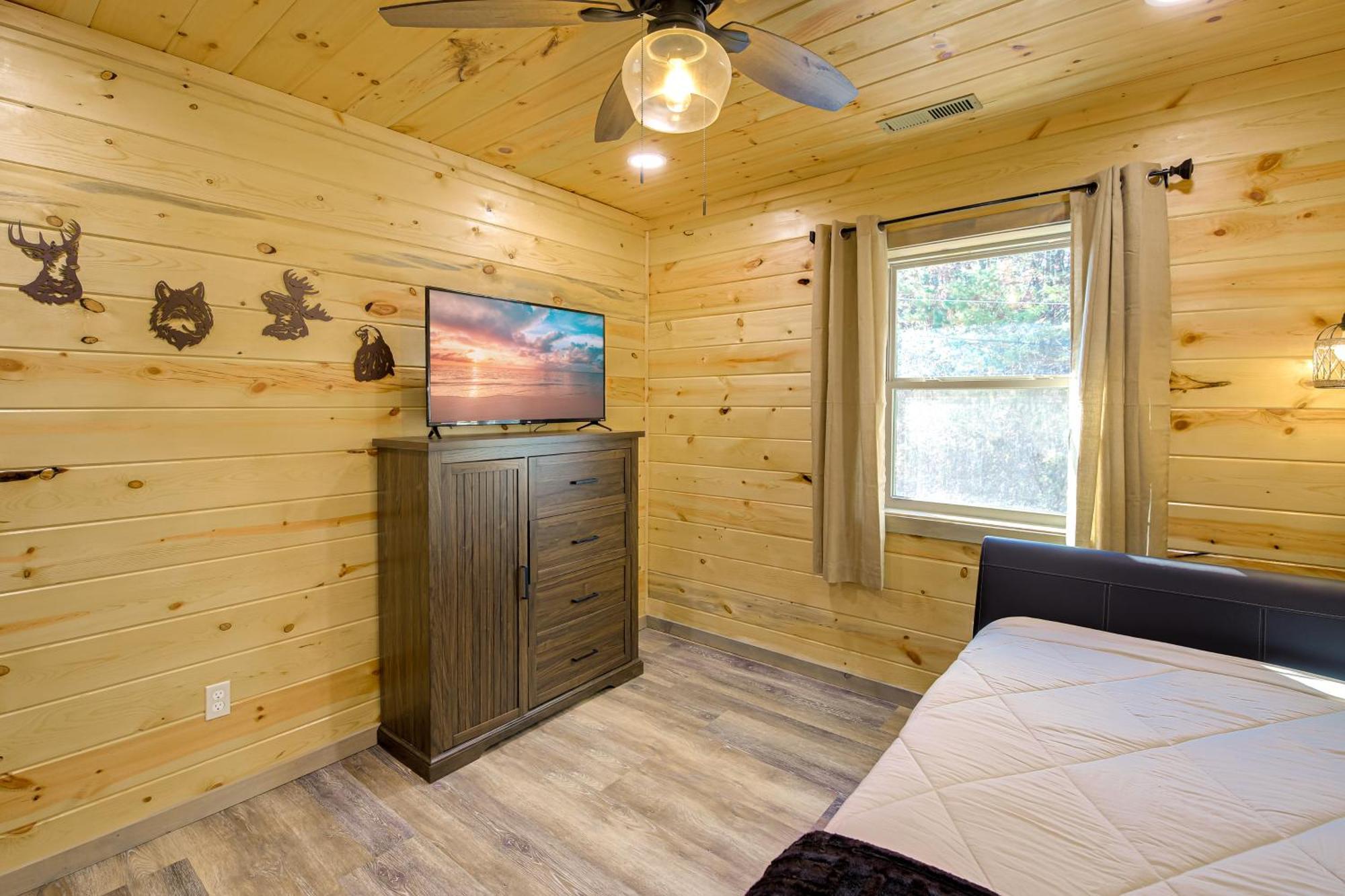 Gatlinburg Cabin With Game Room, Hot Tub And Mtn Views Екстер'єр фото