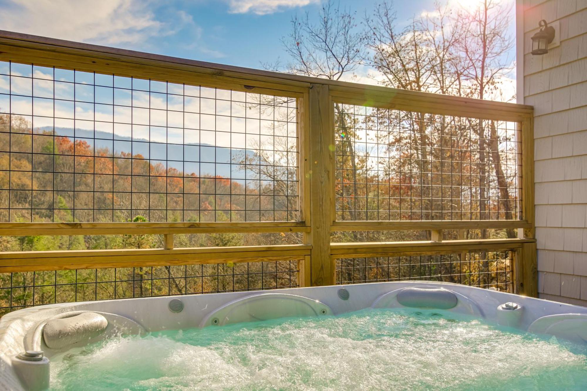 Gatlinburg Cabin With Game Room, Hot Tub And Mtn Views Екстер'єр фото